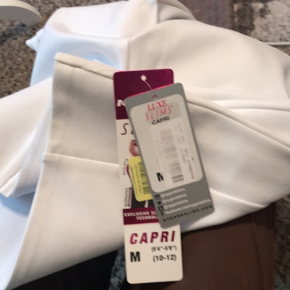 PETER NYGARD LUXE SLIMS. NWT. Size Medium 10/12. White Capris. - Picture 5 of 7